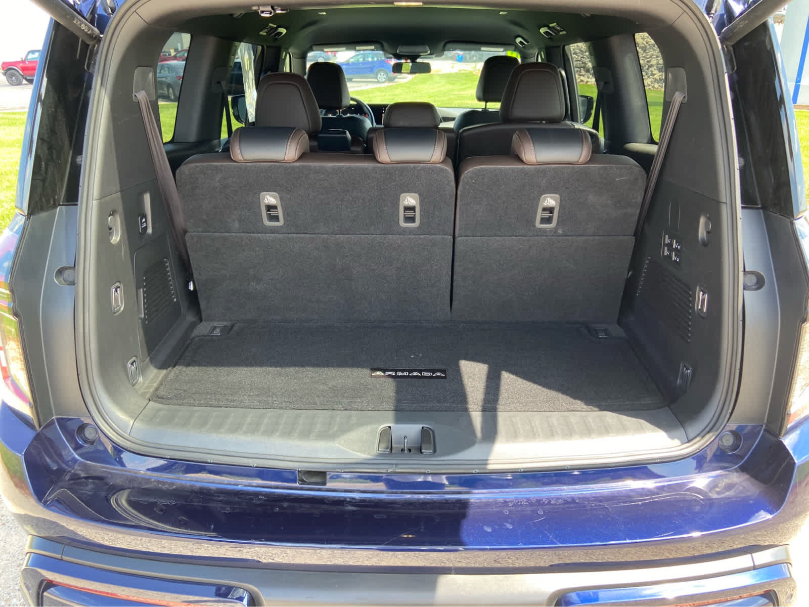 Used 2025 Nissan Armada SL AWD/4WD image 6