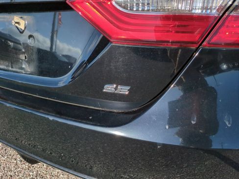 Used 2020 Toyota Camry SE FWD image 5
