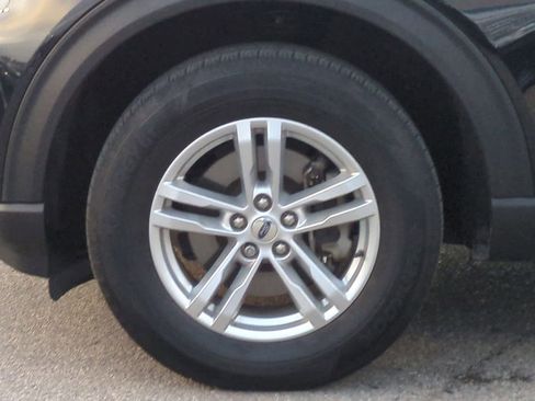 Used 2023 Ford Explorer XLT image 14