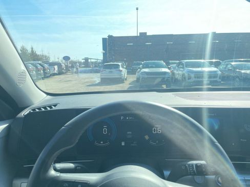 Used 2025 Hyundai Kona SEL image 34