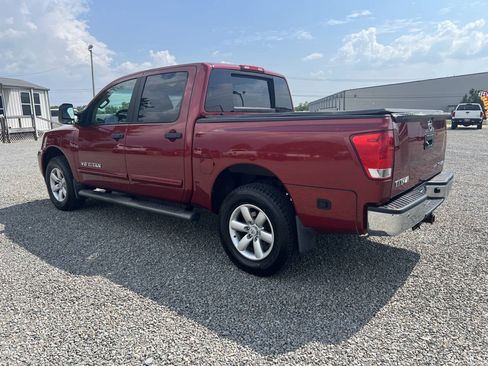 Used 2014 Nissan Titan SV w/ SV Premium Utility Package AWD/4WD image 4
