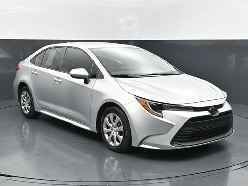Used 2025 Toyota Corolla LE FWD image 7