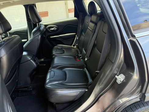 Used 2016 Jeep Cherokee Limited AWD/4WD image 9