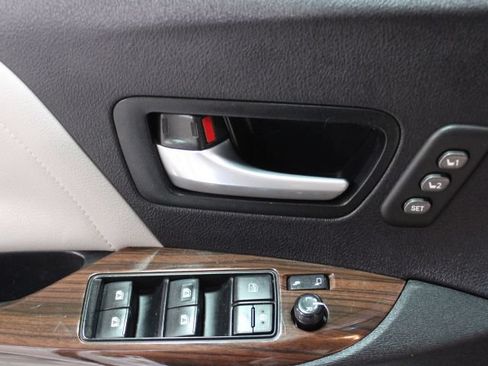 Used 2015 Toyota Sienna Limited Premium w/ Advanced Technology Package FWD image 20