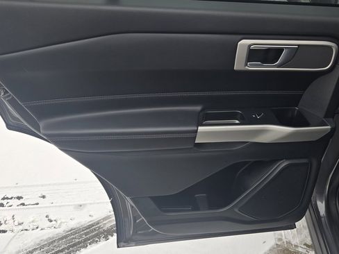 Used 2021 Ford Explorer XLT w/ Equipment Group 202A image 23