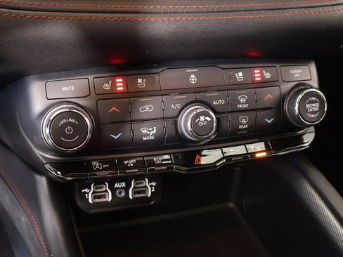 Used 2024 Dodge Durango GT image 8