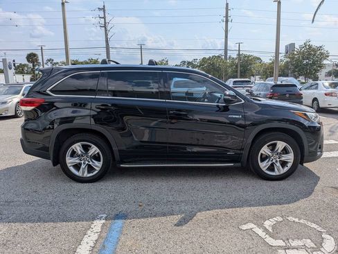 Used 2017 Toyota Highlander Limited AWD/4WD image 7