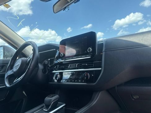 Used 2025 Nissan Pathfinder SV FWD image 25