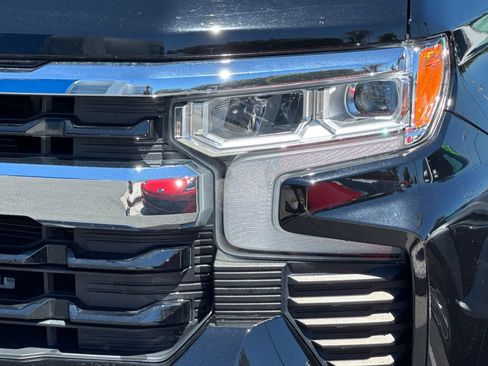 Used 2022 Chevrolet Silverado 1500 LT AWD/4WD image 48