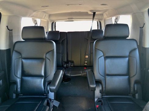 Used 2020 Chevrolet Suburban LT image 10