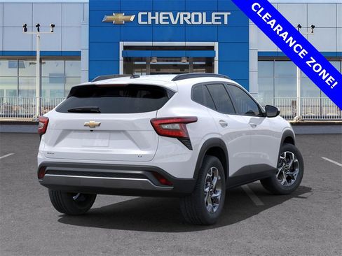 New 2025 Chevrolet Trax LT w/ Sunroof Package image 4