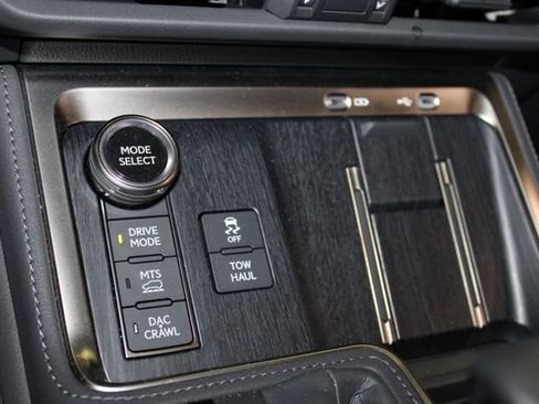 Used 2025 Lexus GX 550 AWD/4WD image 19