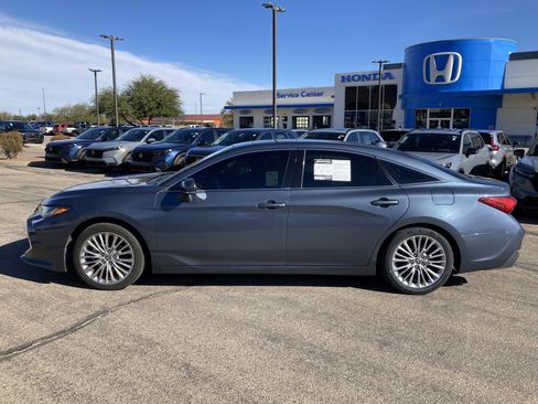 Used 2022 Toyota Avalon Limited image 10