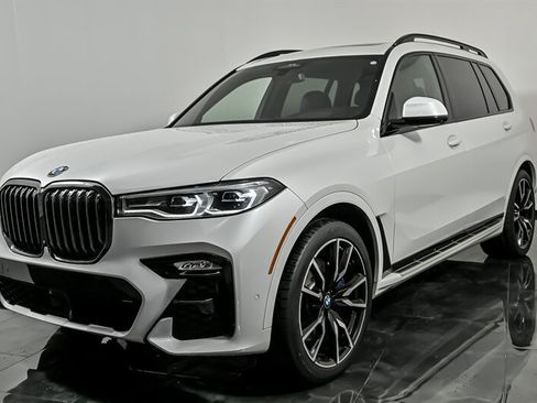 Used 2022 BMW X7 xDrive40i w/ M Sport Package AWD/4WD image 5