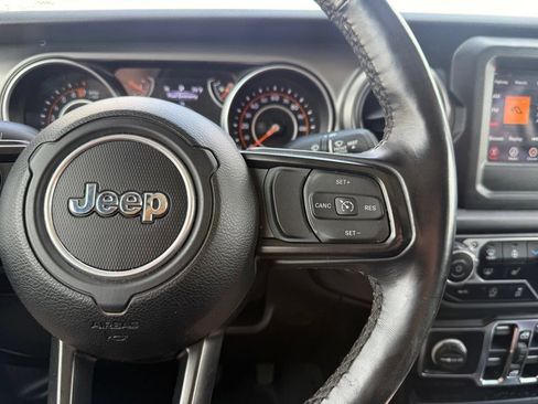 Used 2022 Jeep Gladiator Sport AWD/4WD image 10