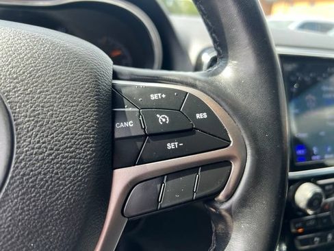 Used 2019 Jeep Grand Cherokee Limited AWD/4WD image 11