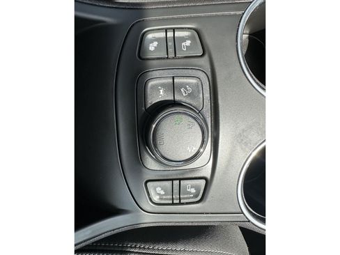 Used 2024 GMC Terrain SLT AWD/4WD image 31