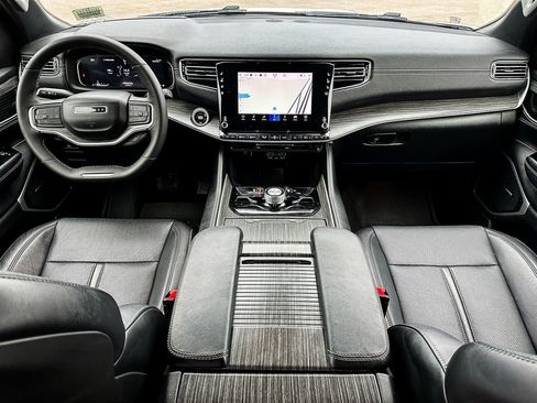 Used 2024 Jeep Wagoneer L Series III w/ Flexible Seating Group image 23