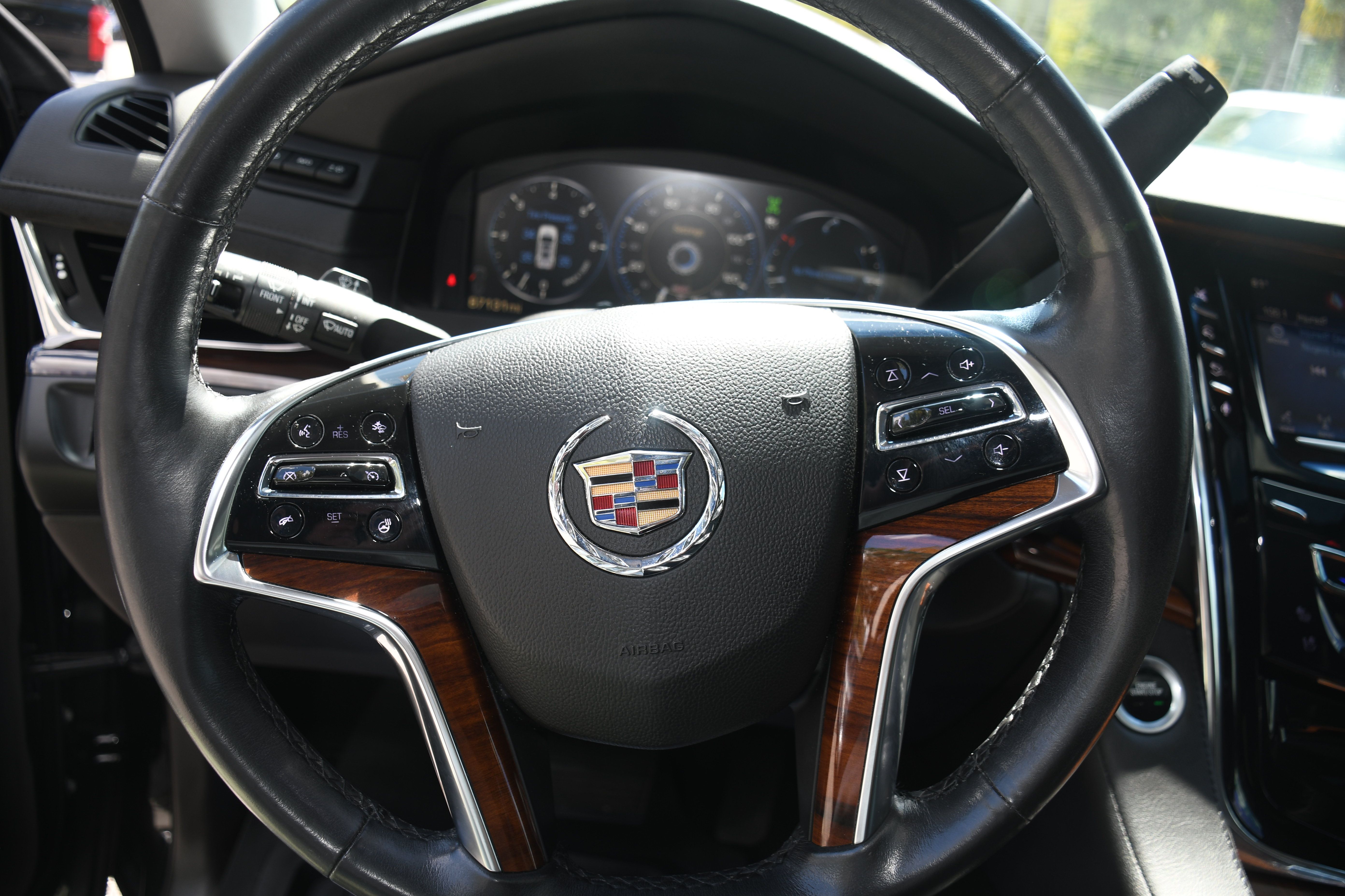 Used 2015 Cadillac Escalade Premium RWD image 14