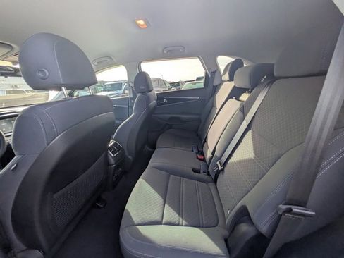 Used 2018 Kia Sorento LX image 12
