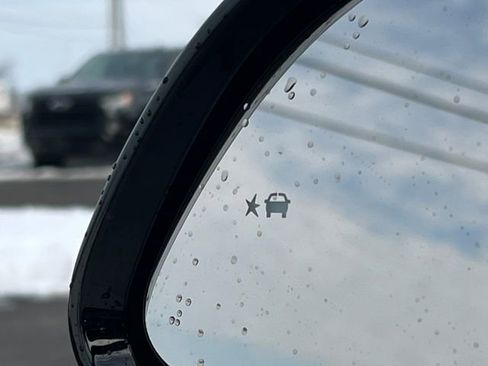 Used 2022 Chevrolet Bolt EUV LT w/ Convenience Package image 36