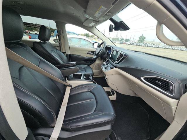 Used 2024 Chrysler Pacifica Limited FWD image 18