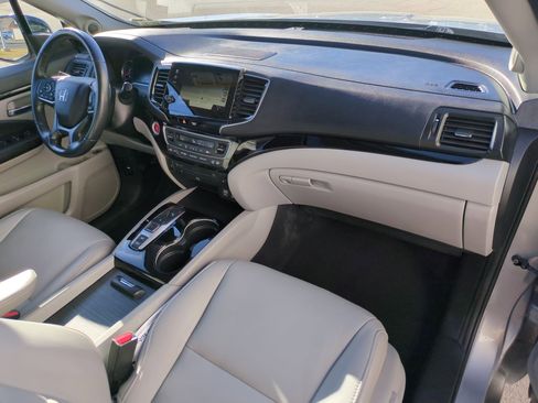 Certified 2019 Honda Pilot Touring image 35