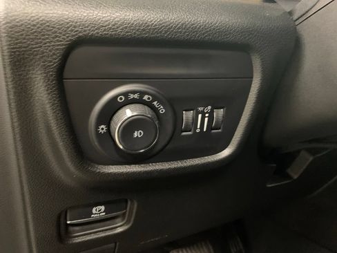 Used 2023 Jeep Grand Cherokee L Limited AWD/4WD image 17