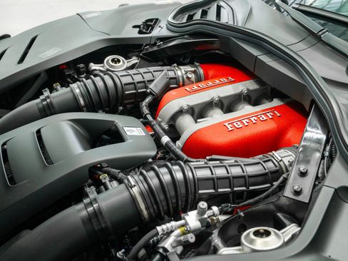 Used 2024 Ferrari Purosangue AWD/4WD image 11