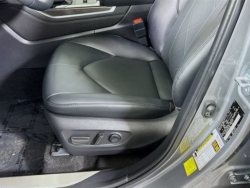 Used 2026 Toyota Highlander Platinum AWD/4WD image 27