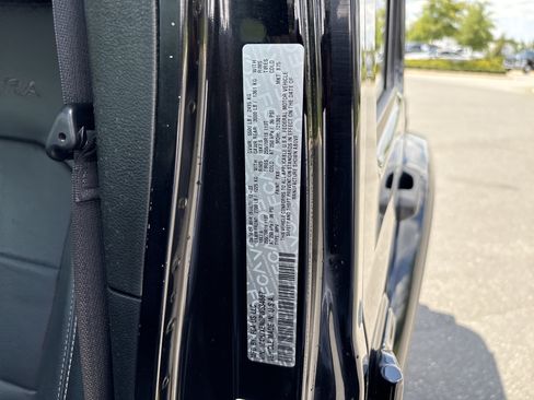 Used 2023 Jeep Wrangler Unlimited Sahara AWD/4WD image 35