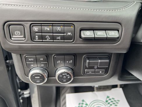 Used 2023 GMC Yukon Denali Ultimate AWD/4WD image 24