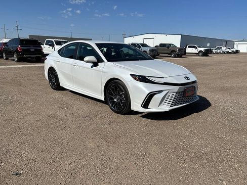 Used 2025 Toyota Camry XSE FWD image 8