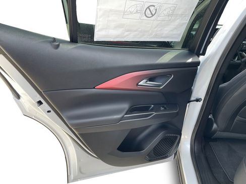 New 2025 Chevrolet Equinox EV RS w/ Convenience Package II image 24