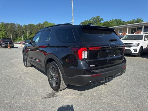 Used 2025 Ford Explorer ST-Line w/ ST-Line Street Pack image 4