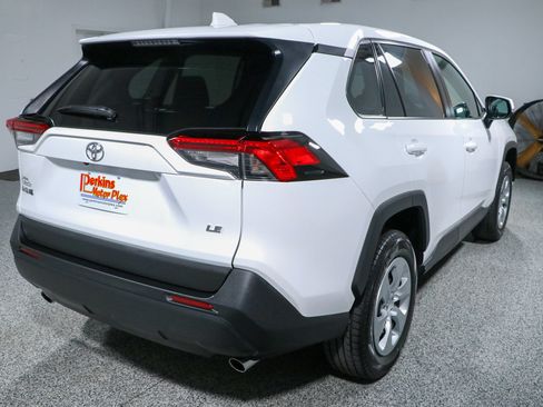 Used 2022 Toyota RAV4 LE FWD image 7