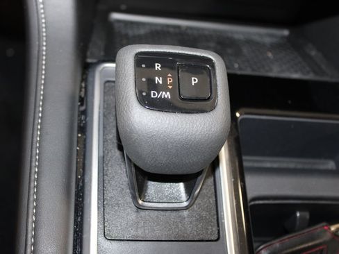 Used 2025 Nissan Pathfinder SL FWD image 28