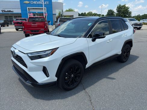 Used 2023 Toyota RAV4 XSE AWD/4WD image 3