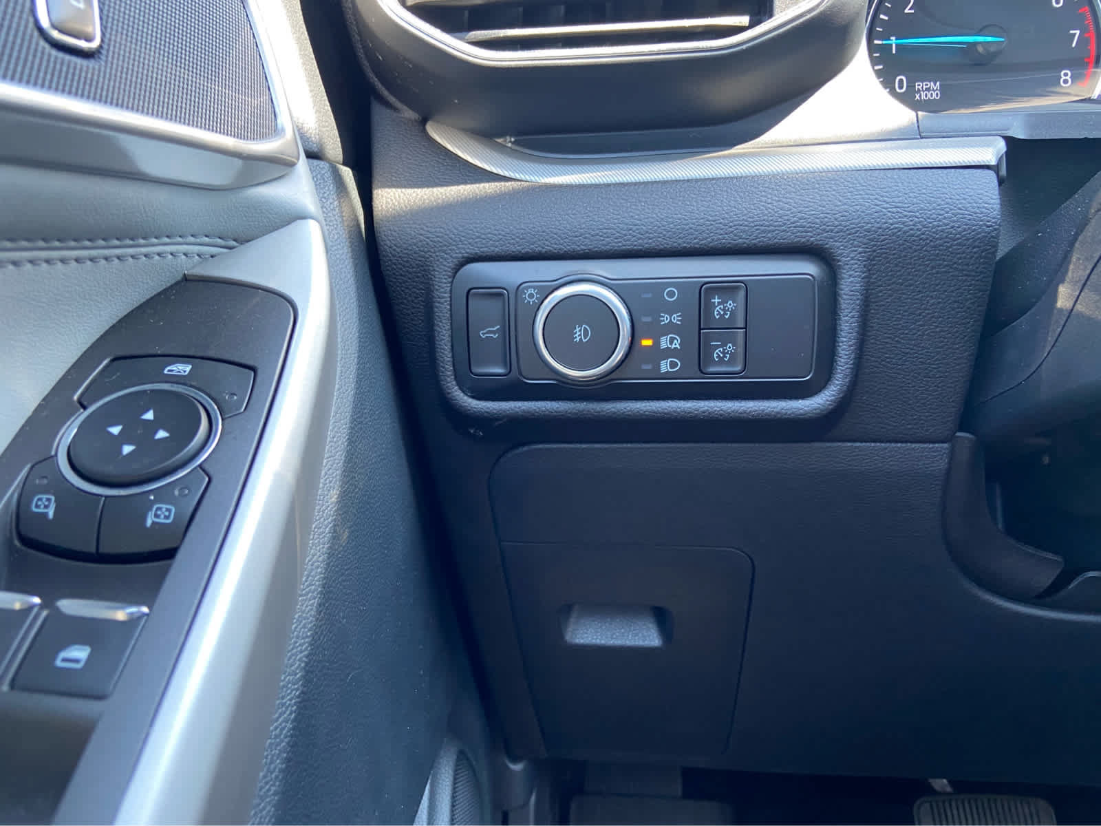 Used 2024 Ford Explorer XLT w/ Equipment Group 202A AWD/4WD image 28