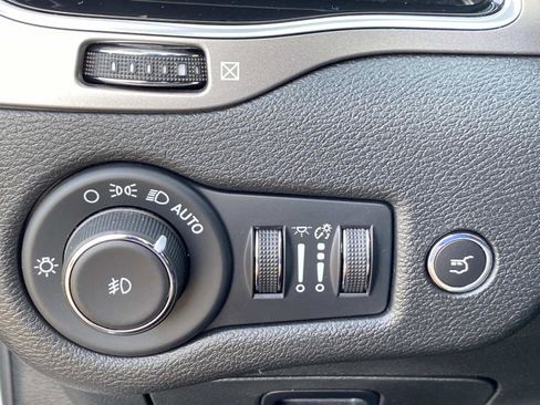 Certified 2022 Jeep Cherokee Limited image 23