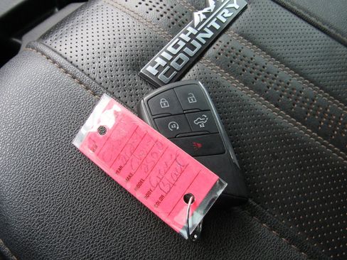 Used 2024 Chevrolet Silverado 2500 High Country image 21