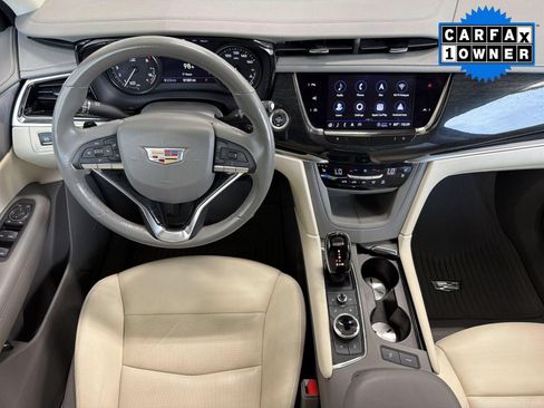 Used 2022 Cadillac XT6 Premium Luxury w/ Technology Package FWD image 4