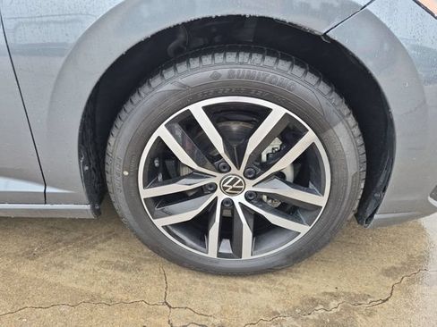 Used 2025 Volkswagen Jetta SE FWD image 10