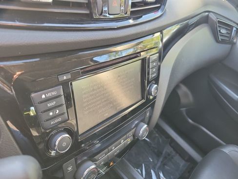 Used 2022 Nissan Rogue Sport SL w/ Premium Package FWD image 29