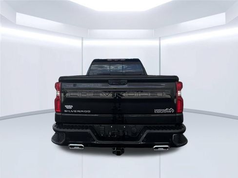 Used 2023 Chevrolet Silverado 1500 High Country w/ Technology Package AWD/4WD image 8