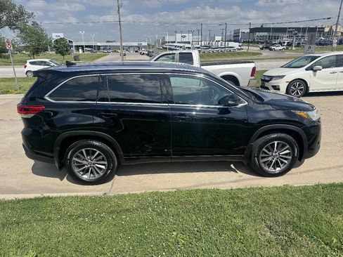 Used 2018 Toyota Highlander XLE AWD/4WD image 6