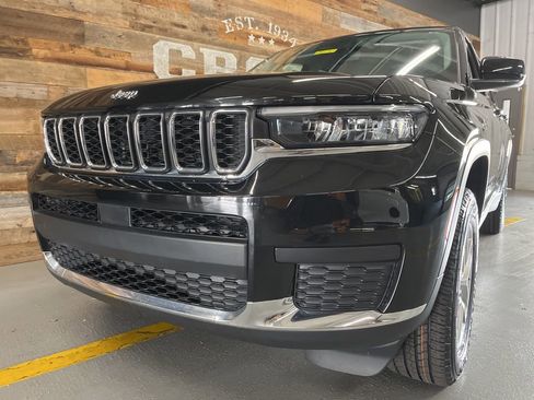 Used 2023 Jeep Grand Cherokee L Laredo AWD/4WD image 10
