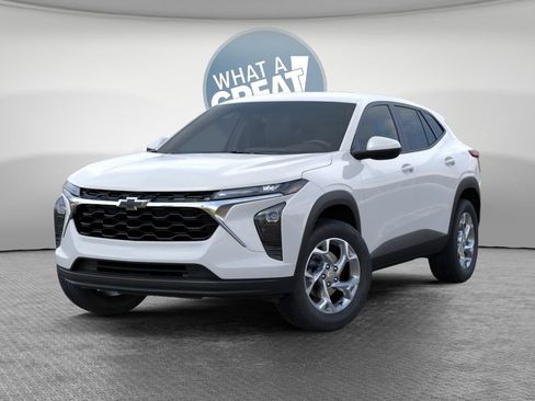 Used 2026 Chevrolet Trax LS w/ LS Convenience Package FWD image 6