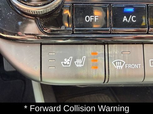 Certified 2025 Hyundai Elantra Limited FWD image 22