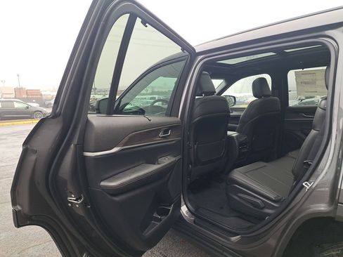 New 2025 Jeep Grand Cherokee L Limited w/ Luxury Tech Group II AWD/4WD image 11